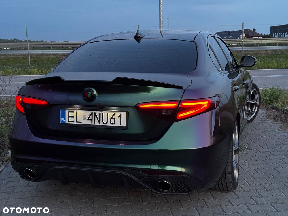 Alfa Romeo Giulia 2.0 Turbo 16V AT8-Q4 Intensa - 2