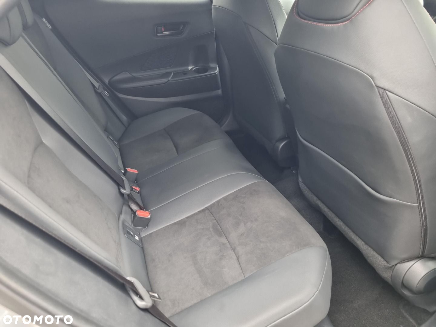 Toyota C-HR - 11