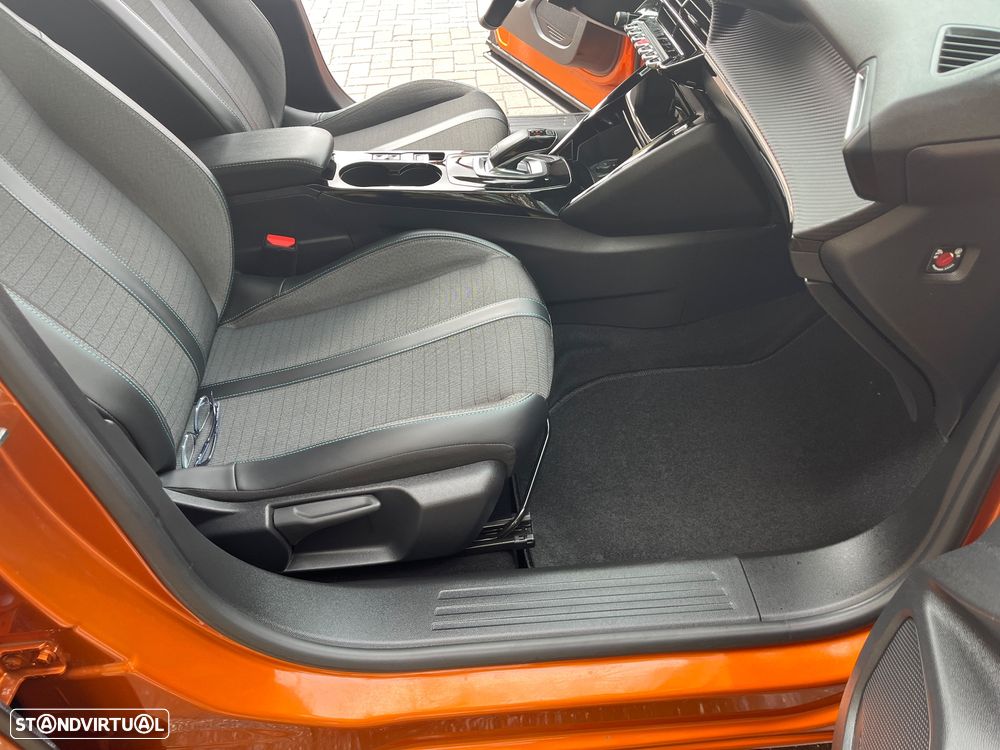Peugeot 2008 1.2 PureTech Allure EAT8 - 34