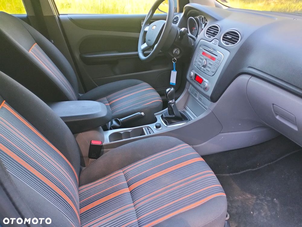 Ford Focus 1.6 16V Trend - 34