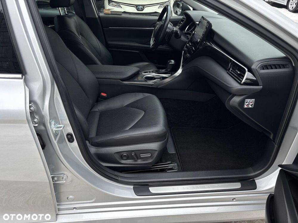 Toyota Camry 2.5 Hybrid Executive CVT - 19