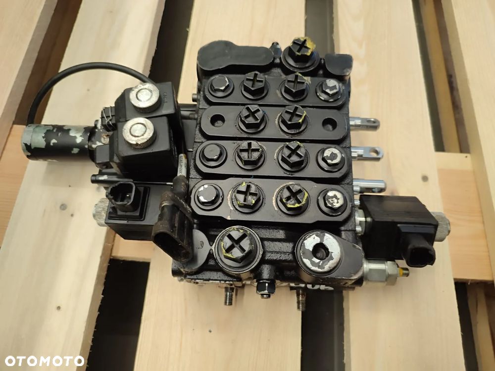 Rozdzielacz hydrauliczny 200011242006 BUCHER - 4