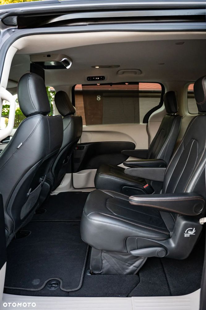 Chrysler Pacifica - 21