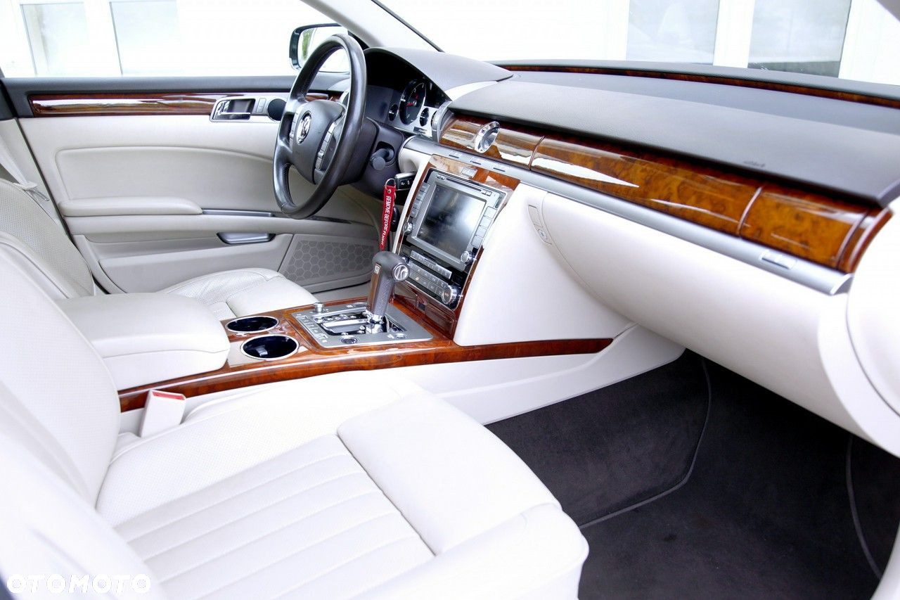 Volkswagen Phaeton - 12