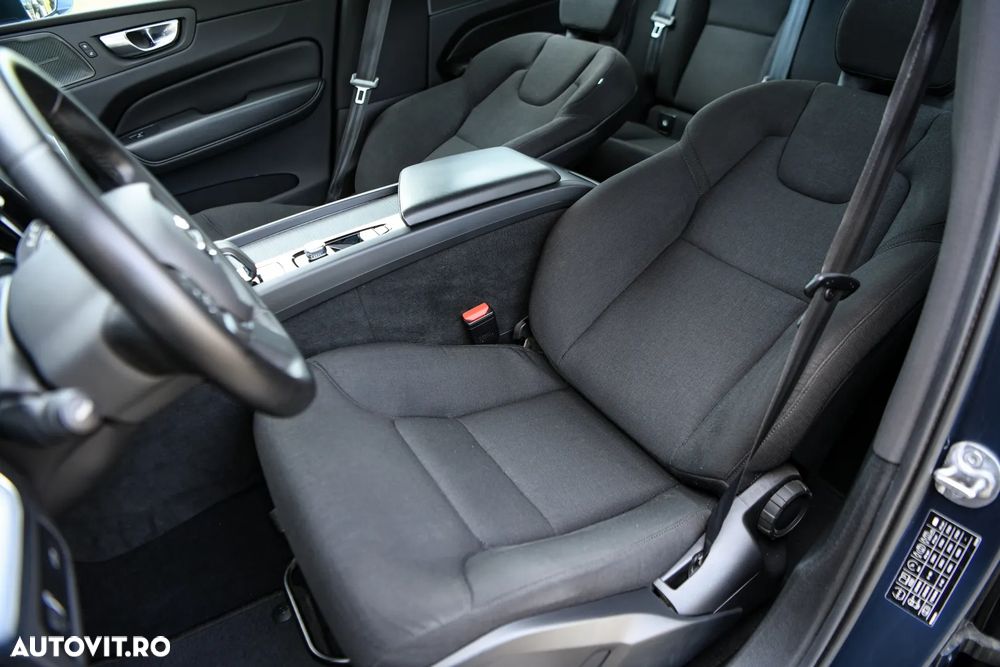 Volvo XC 60 B4 MHEV AT8 FWD Momentum - 29