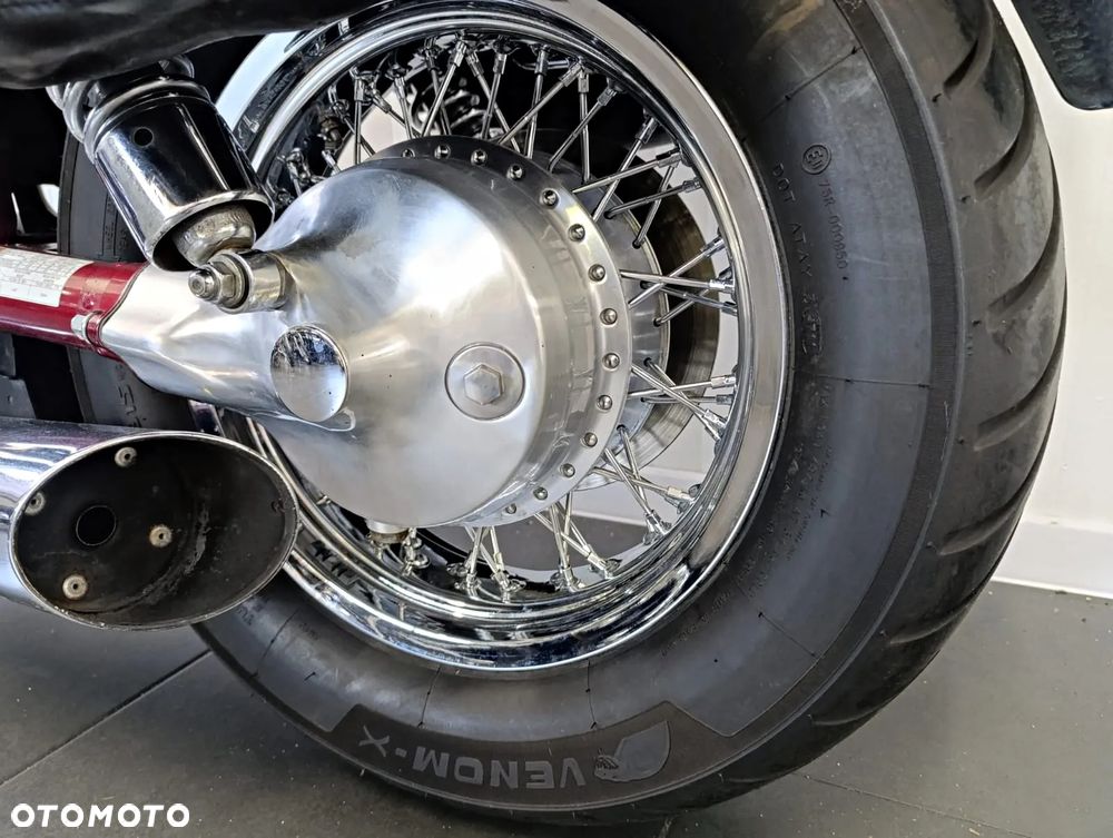 Suzuki Intruder - 13