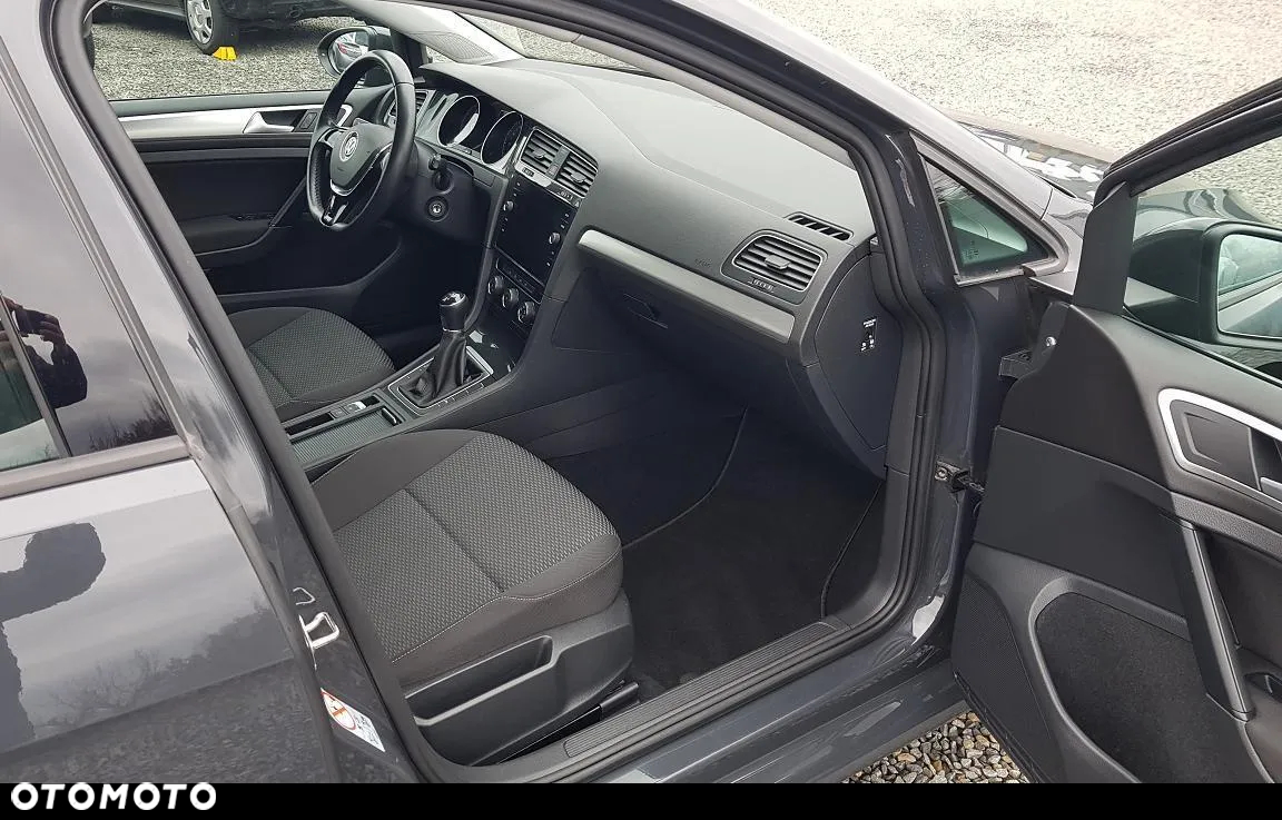 Volkswagen Golf - 22