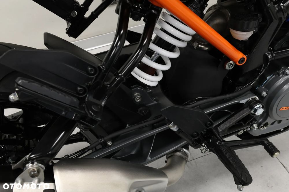 KTM Duke 125 - 24