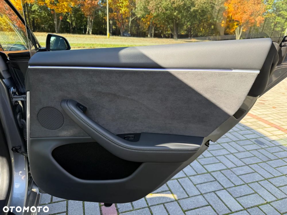 Tesla Model 3 Performance AWD - 28