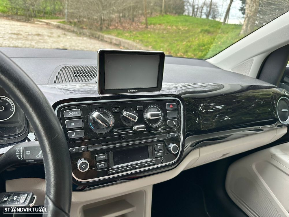 VW Up! 1.0 High Auto - 10