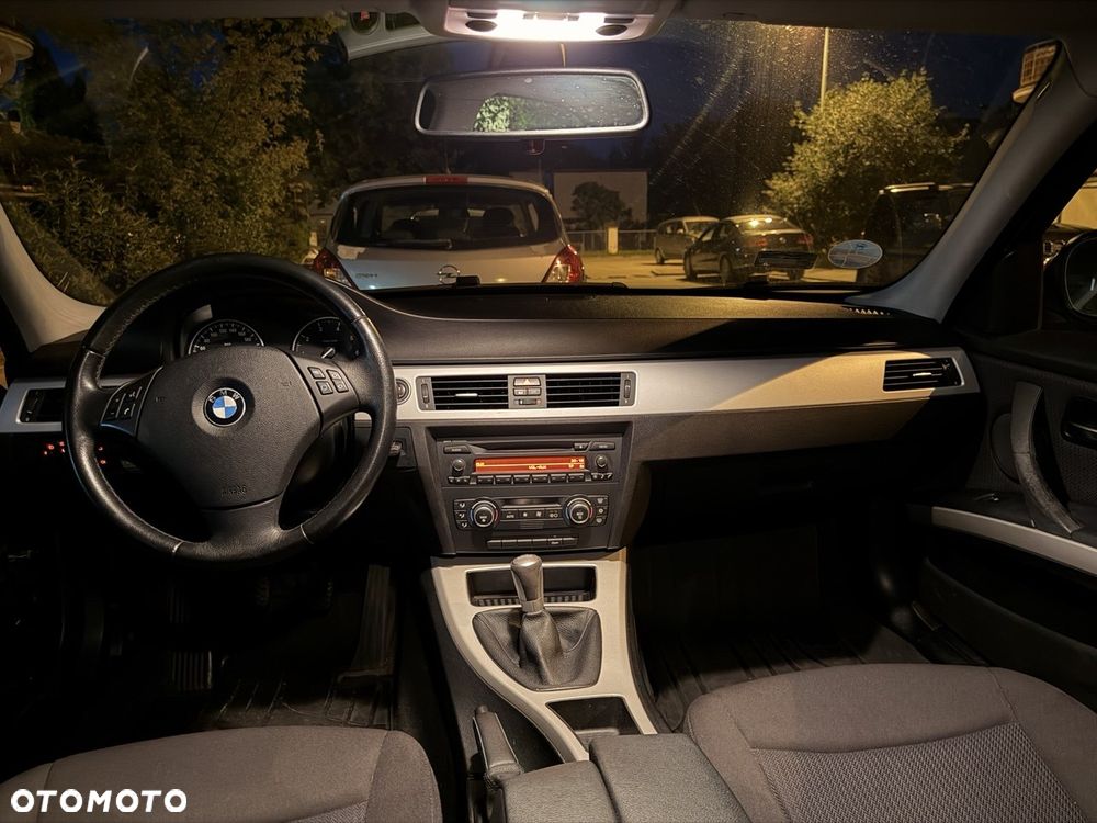 BMW Seria 3 318i - 8