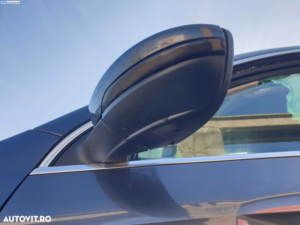 Oglinda Electrica Stanga cu Pliere Rabatare si Lumina Ambientala Volkswagen Passat B7 2010 - 2015 Culoare LK7X [K2085] - 2