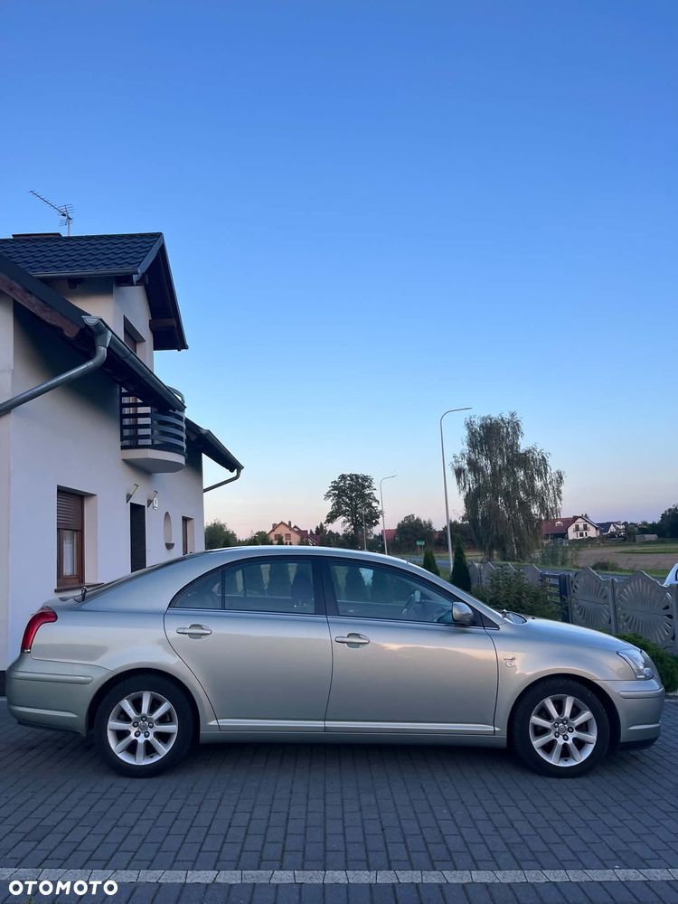 Toyota Avensis - 2