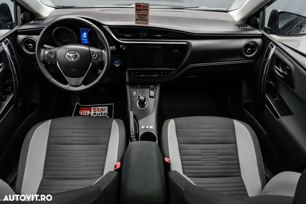 Toyota Auris 1.8 L VVT-i Sol + - 7