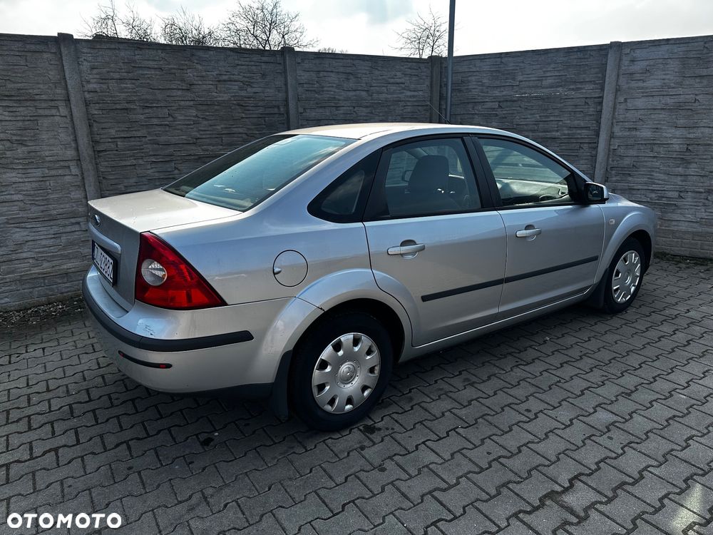 Ford Focus 1.6 16V Trend - 11