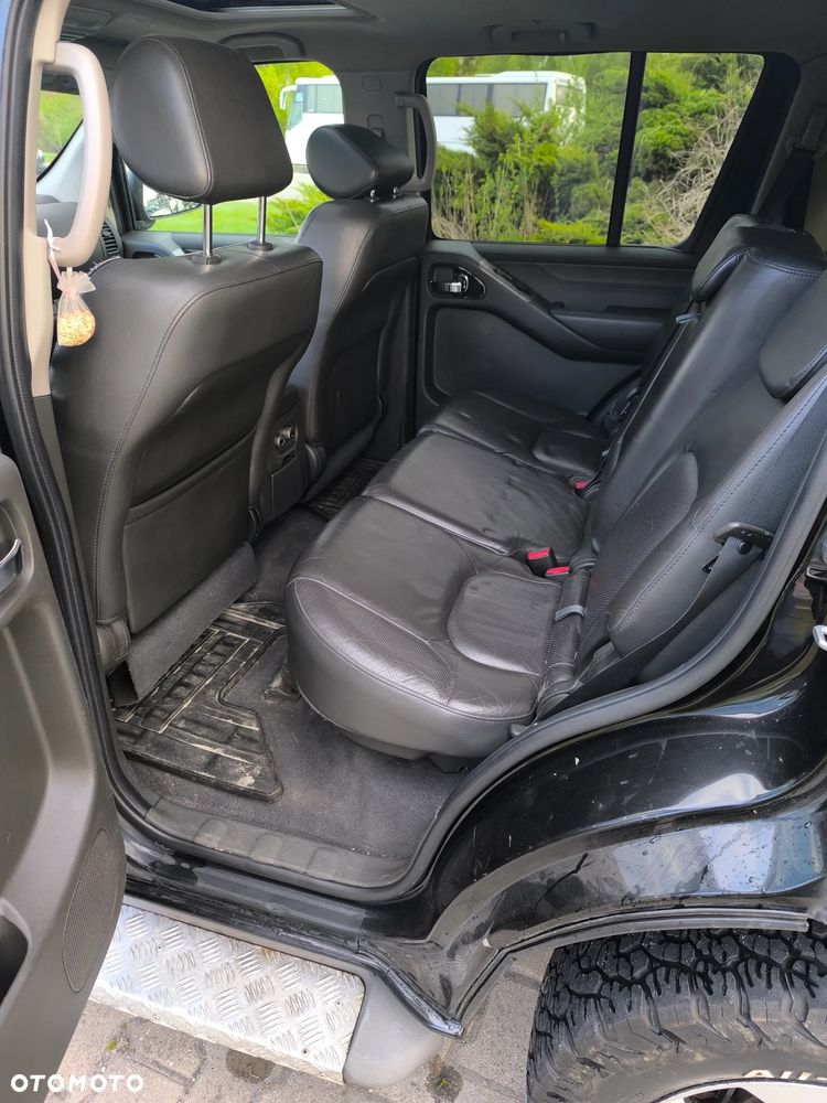 Nissan Pathfinder 2.5 D LE - 19
