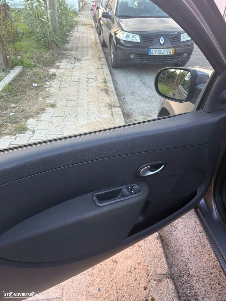 Renault Clio 1.2 16V GT - 22