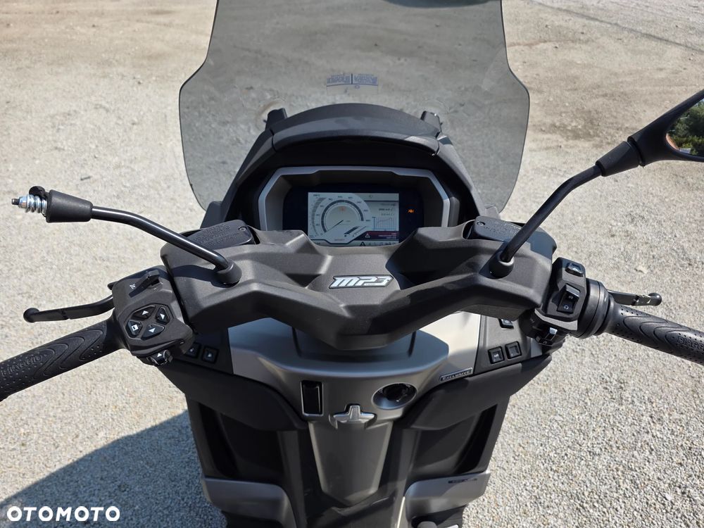 Piaggio MP-3 - 9