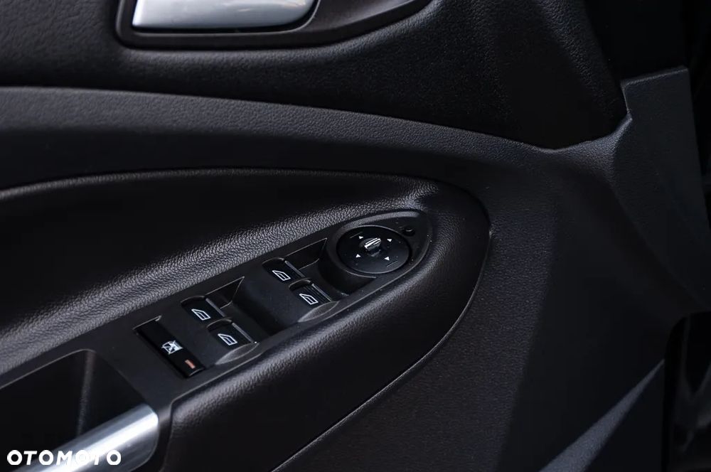 Ford Kuga 2.0 TDCi 4WD Titanium - 39