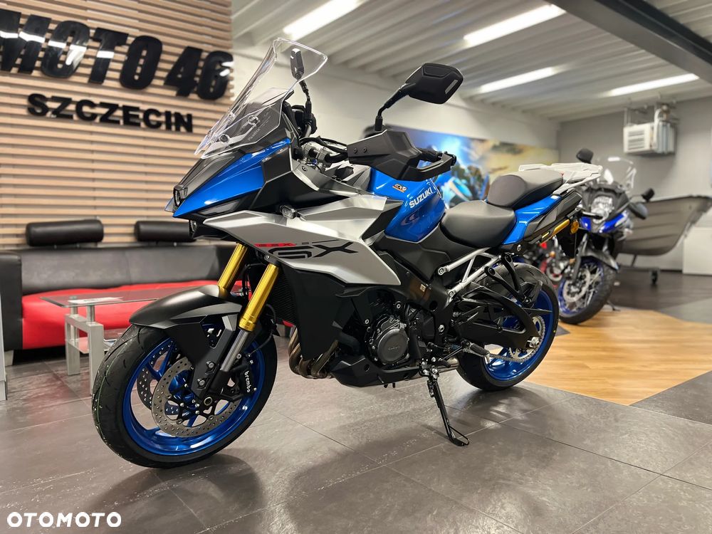 Suzuki GSX - 2