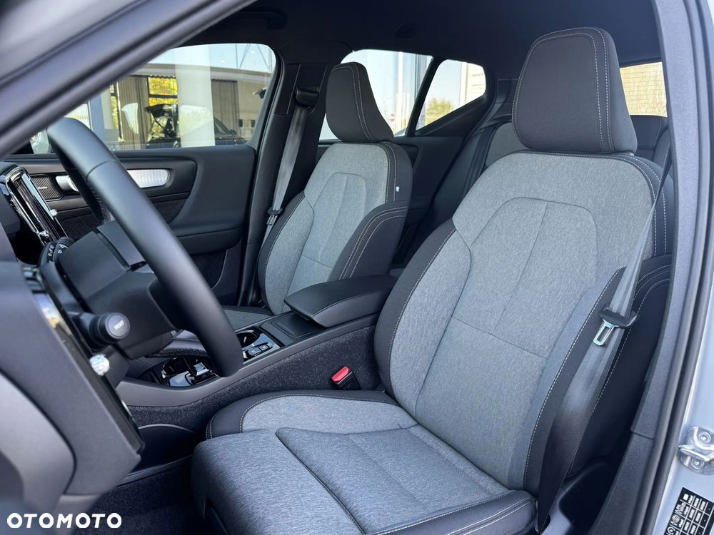 2025 Volvo XC 40 B3 Plus Dark, photograph 10