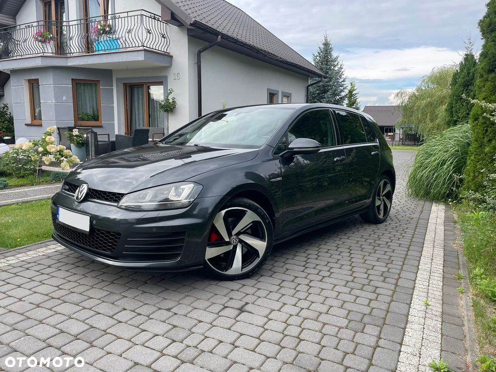 Volkswagen Golf - 27