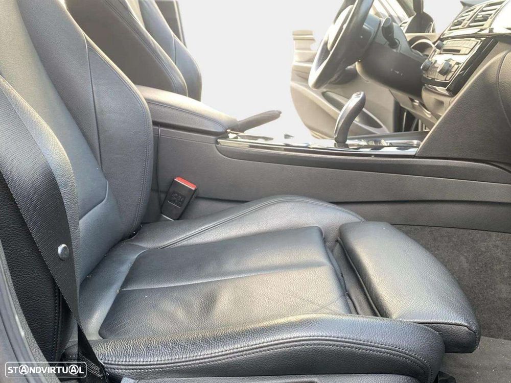 BMW 330 e iPerformance Pack M - 15