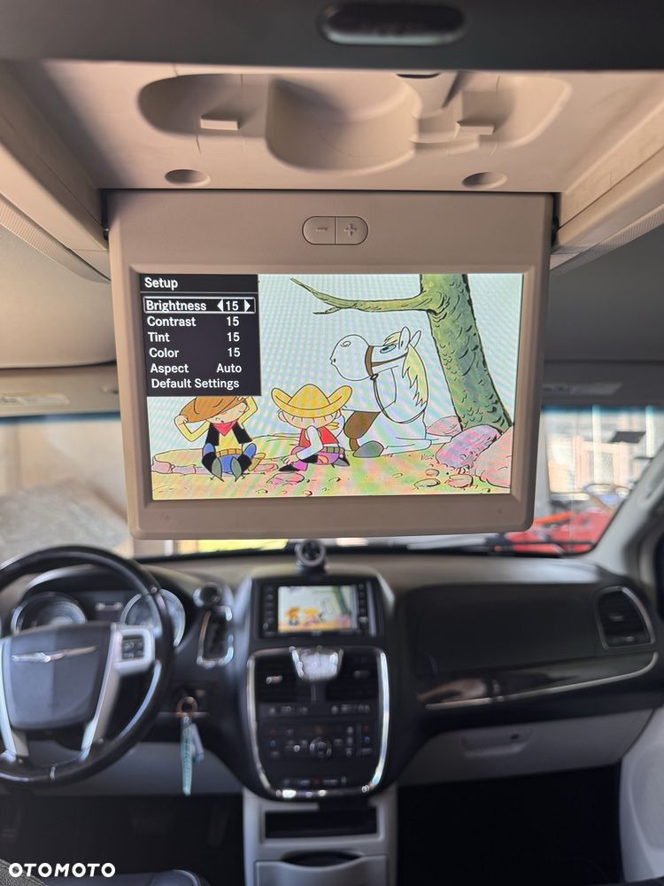 Chrysler Town & Country - 6
