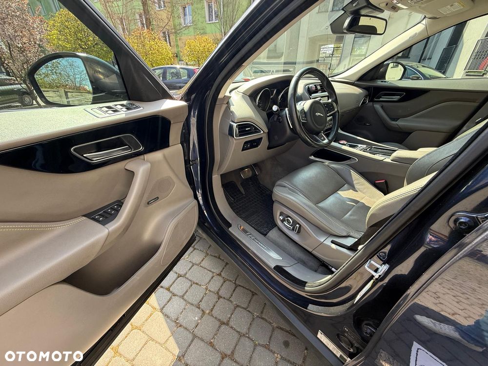 Jaguar F-Pace 2.0 i4P AWD R-Sport - 9