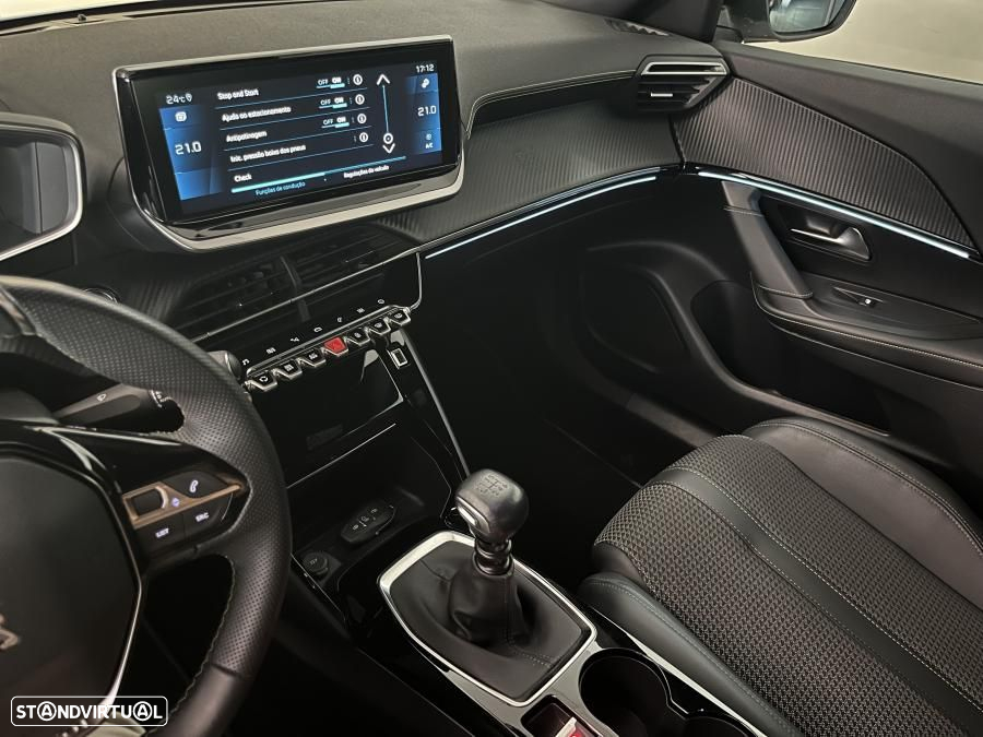 Peugeot 2008 1.2 PureTech GT Line - 19