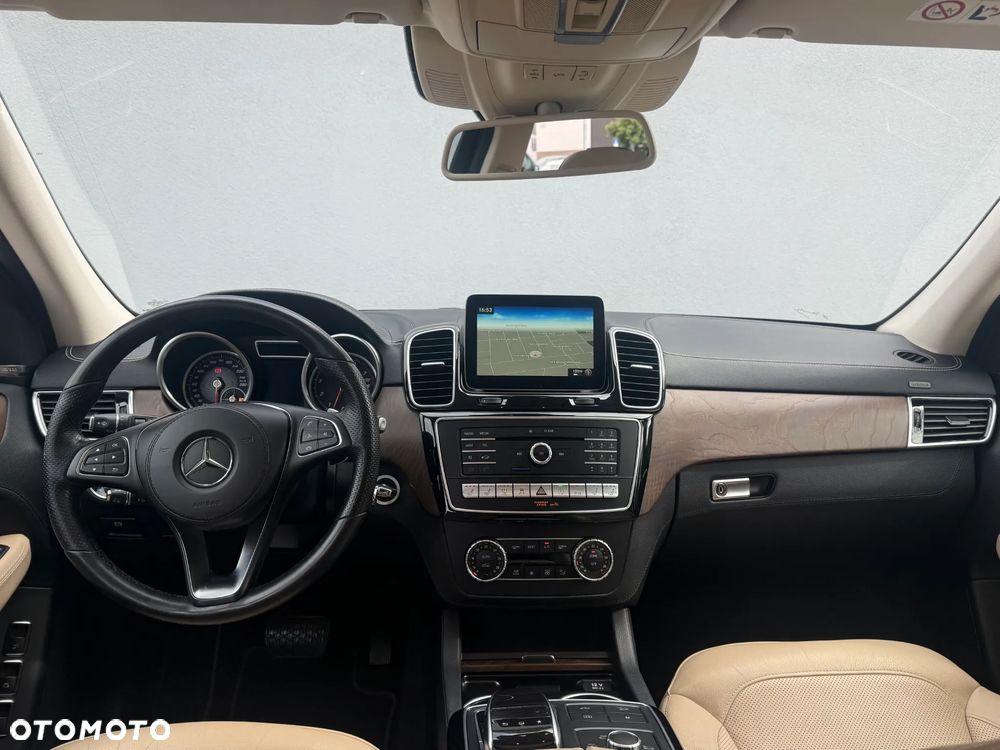 Mercedes-Benz GLS - 12