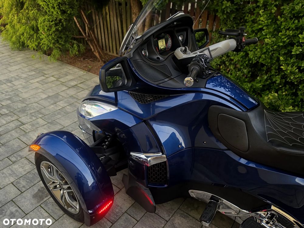 Can-Am Spyder - 24