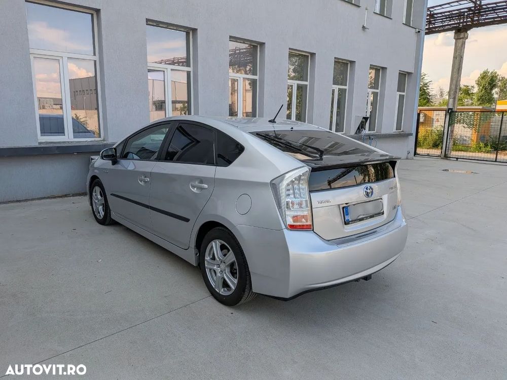 Toyota Prius (Hybrid) Executive - 4