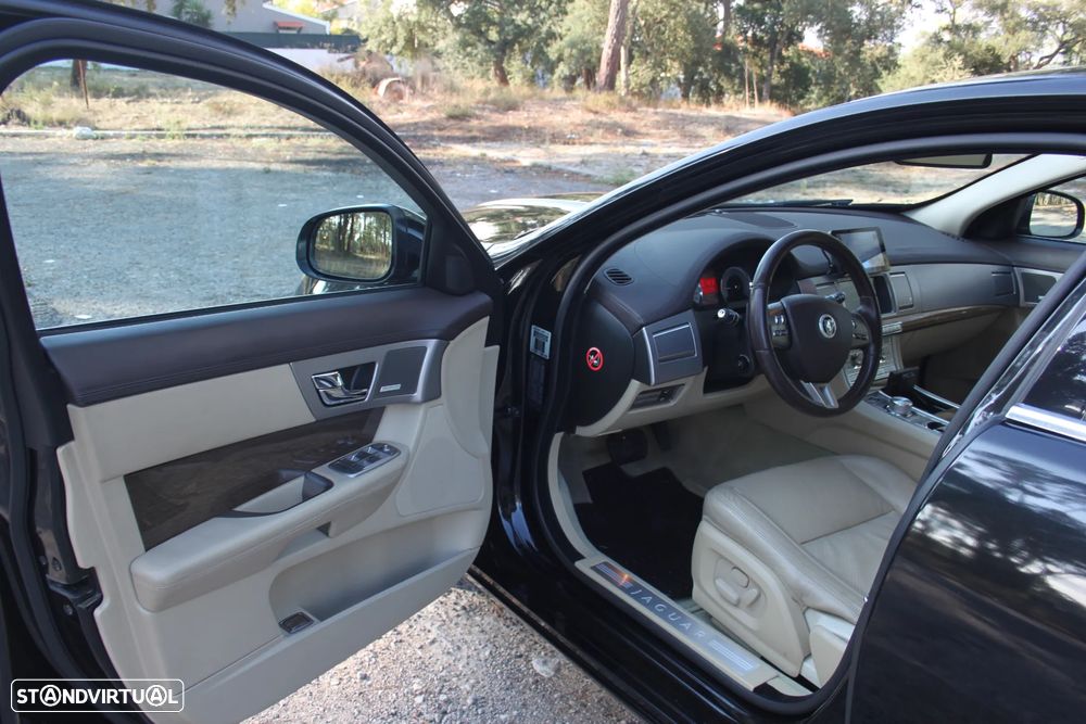 Jaguar XF 3.0 D V6 S Premium Luxury - 10