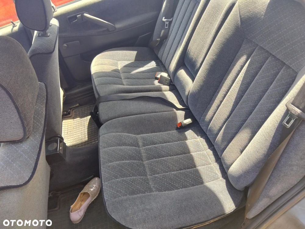 Volkswagen Passat - 12