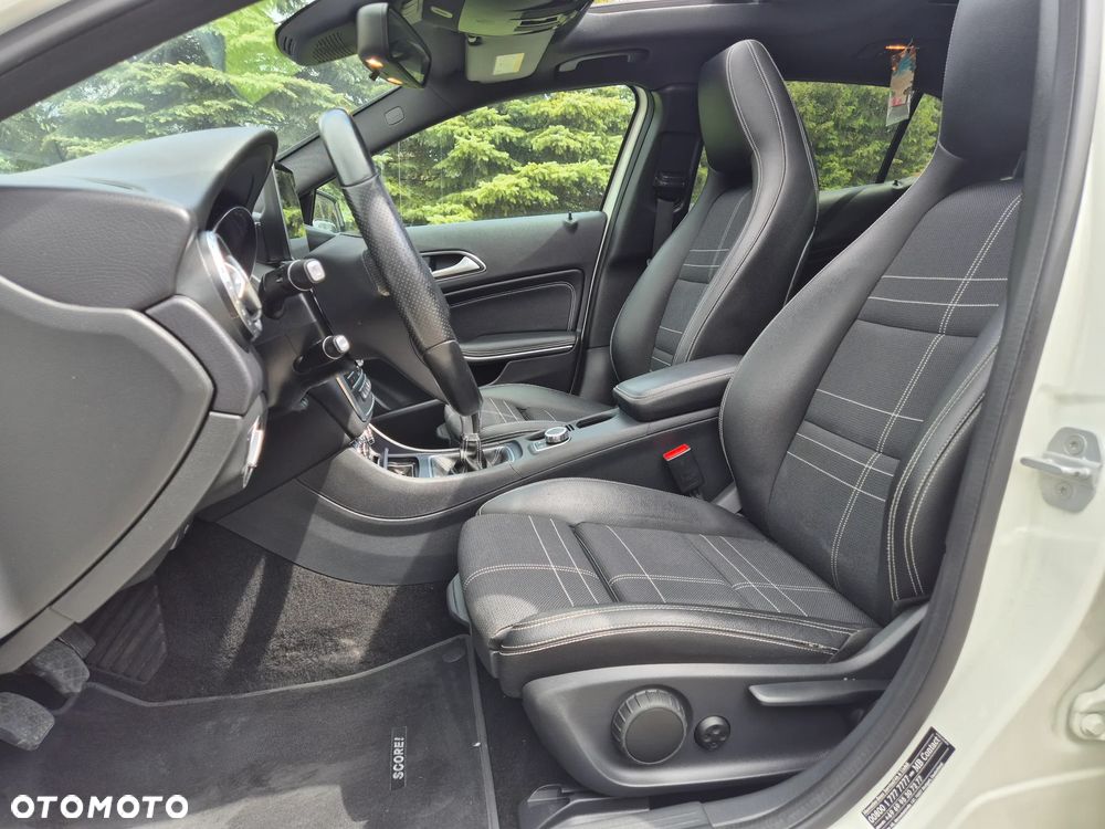 Mercedes-Benz GLA 200 Urban - 27