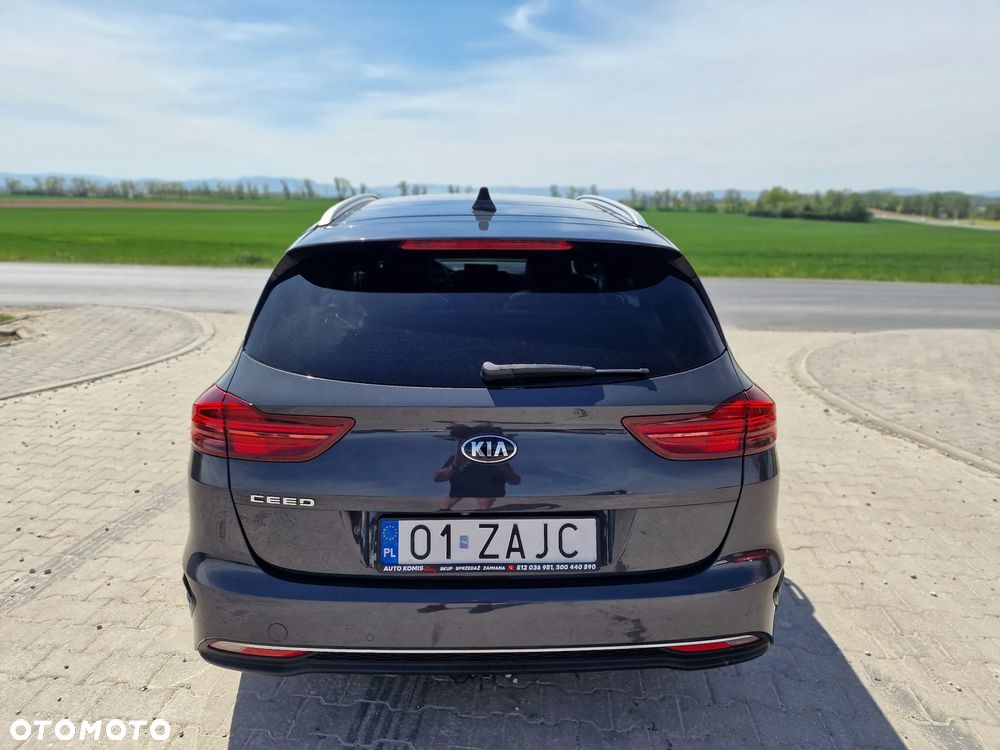 Kia Ceed 1.6 CRDi Eco-Dynamics+ (48V Mild-Hybrid) DCT7 Platinum Edition - 13