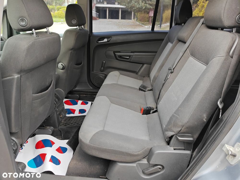 Kia Carnival V6 Executive - 7