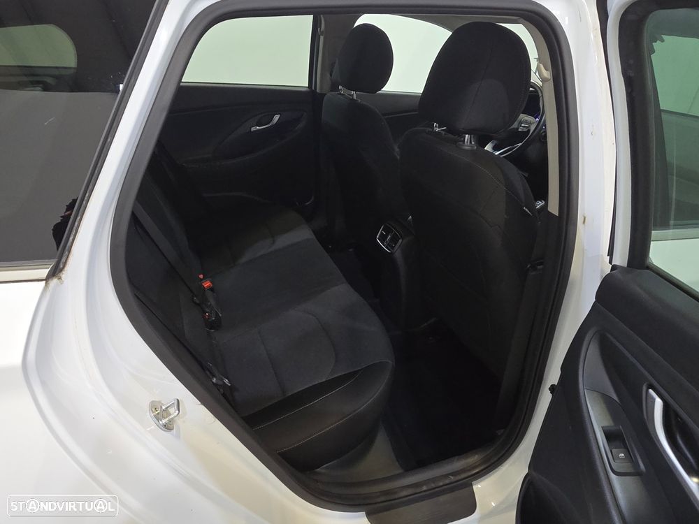 Hyundai i30 1.0 T-GDI Style+Navi - 11