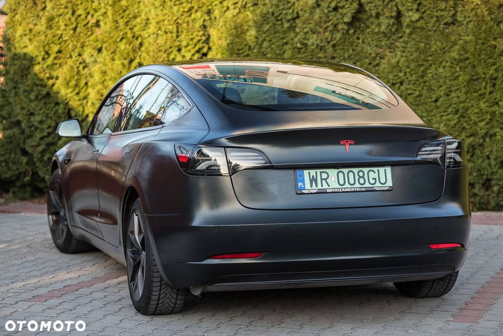 Tesla Model 3 - 8