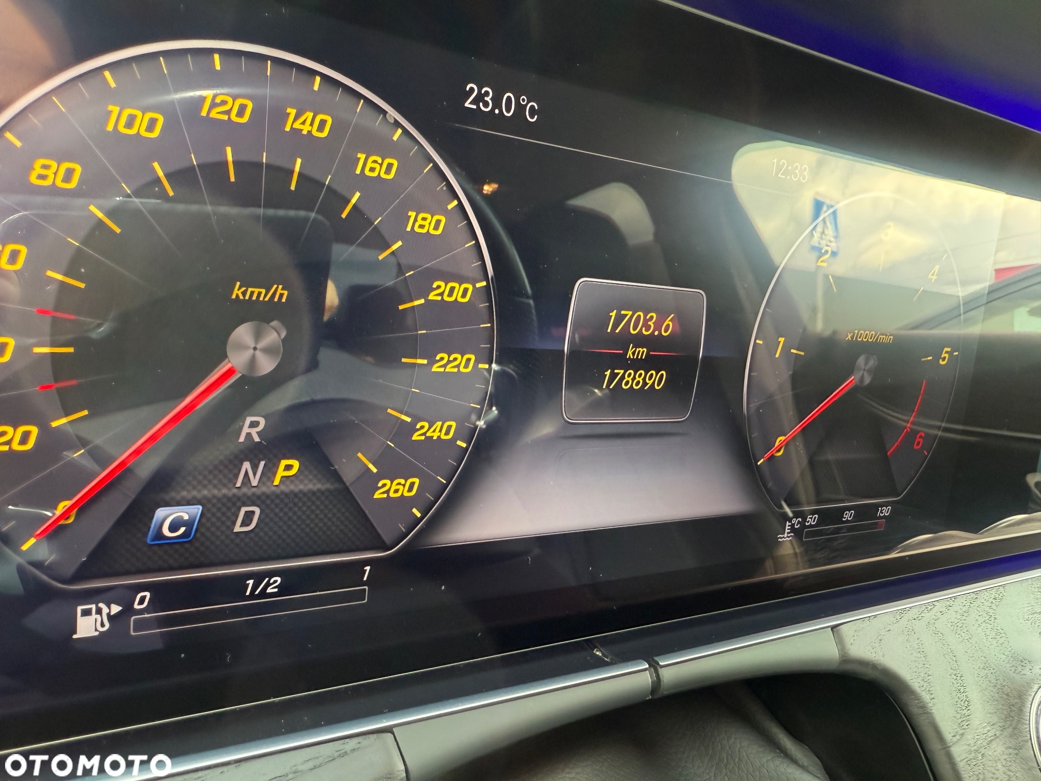 Mercedes-Benz Klasa E 220 d 4-Matic 9G-TRONIC - 23