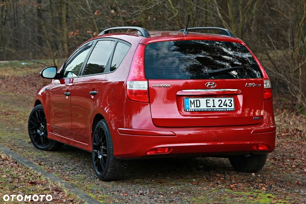 Hyundai i30 blue Kombi 1.6 CRDi Trend - 12