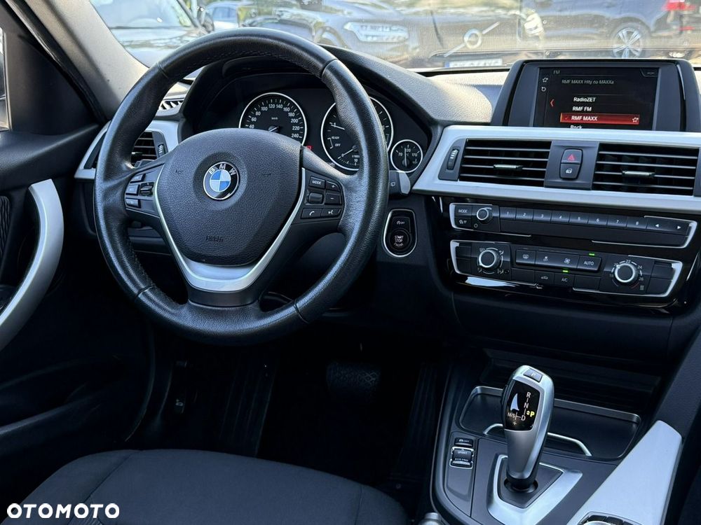 BMW Seria 3 318i GPF - 25