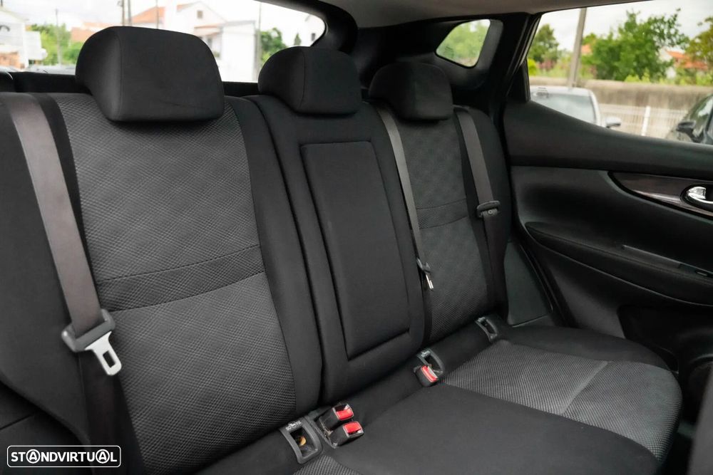 Nissan Qashqai 1.5 dCi N-Connecta - 18