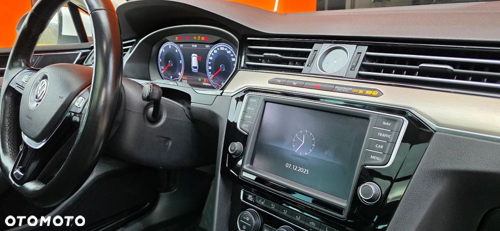 Volkswagen Passat 2.0 TDI SCR (BlueMotion Tech) 4Motion D Highline - 6