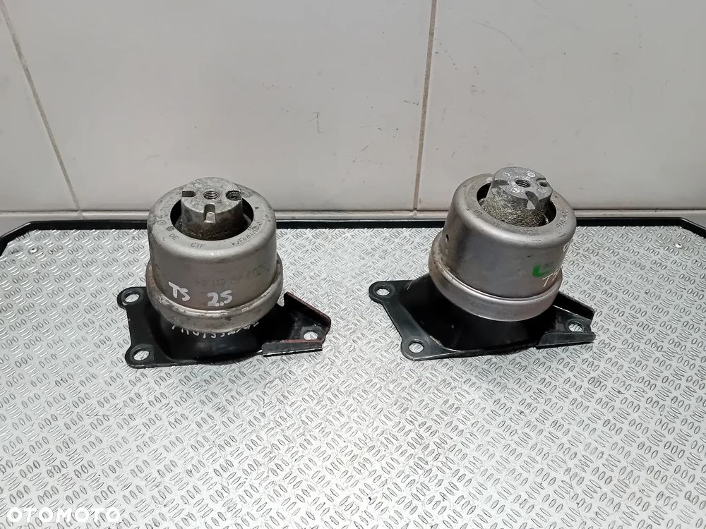 poduszka łapa silnika VW T5 2.5 TDI 2008 7H0199256H