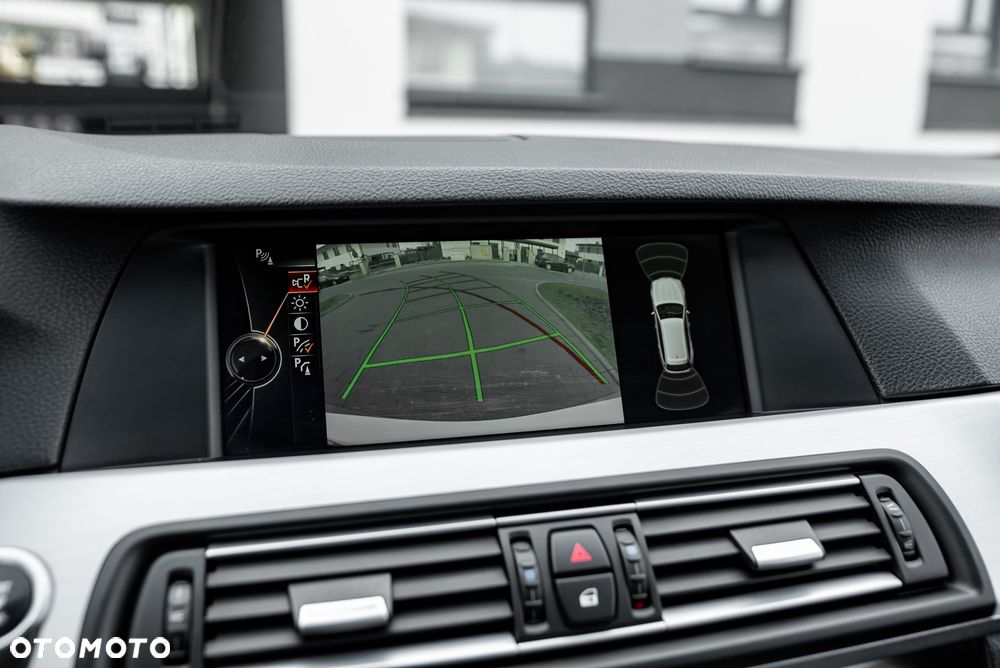 BMW Seria 5 M550d xDrive Touring Sport-Aut - 36