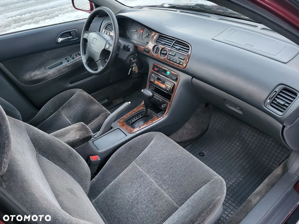 Honda Accord 2.0i LS - 4