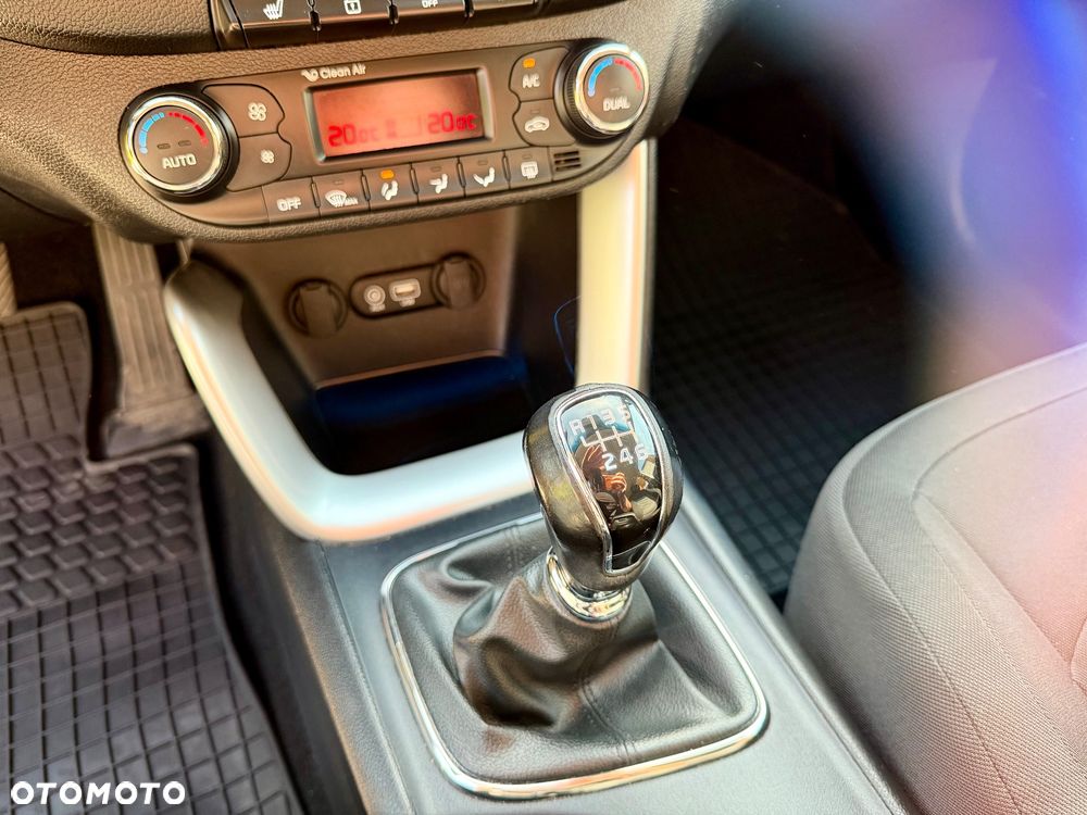 Kia Ceed 1.6 CRDi 136 ISG Vision - 16