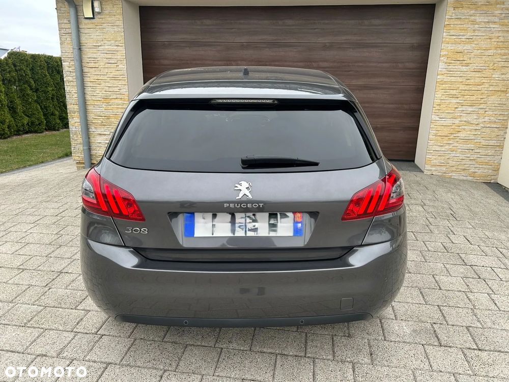 Peugeot 308 - 8